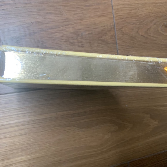 New in Sealed Package “Anne of Green Gables” Bonded Leather Book - Picture 6 of 6